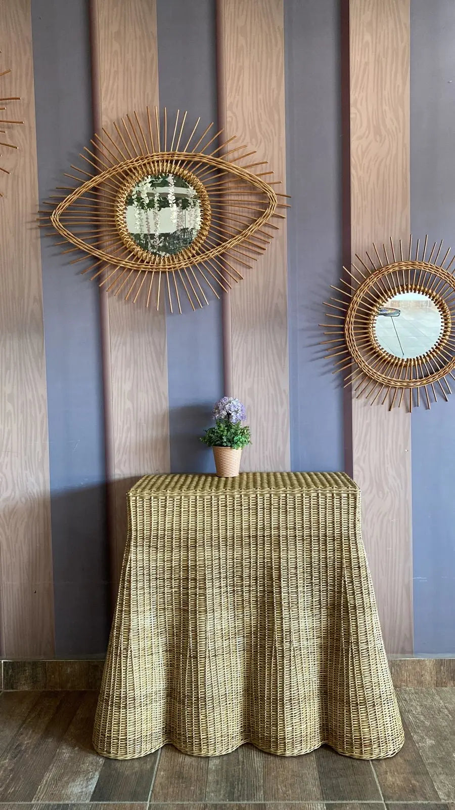 Scallop wicker/Rattan Console 36” Best of Colombia