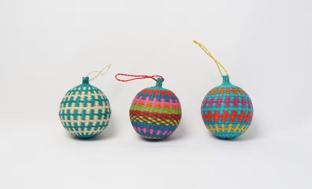 Holiday Raffia Ornament Balls- Medium plus - Best of Colombia