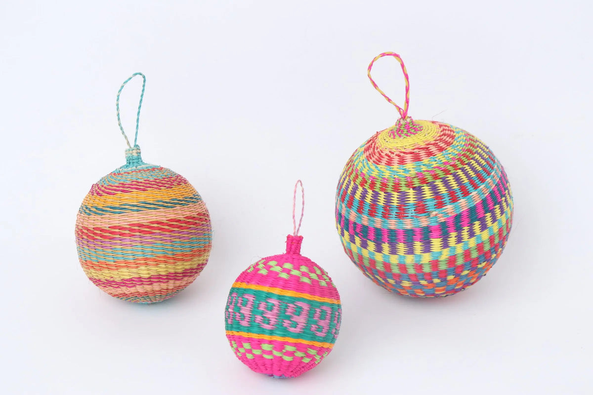 Medium,Large & XL ornament Balls Set Bestofcolombia1