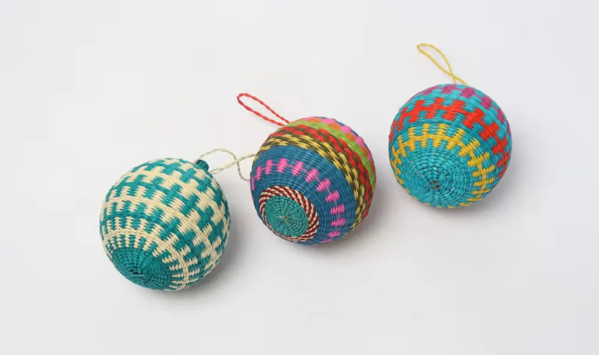 Holiday Raffia Ornament Balls- Medium plus - Best of Colombia