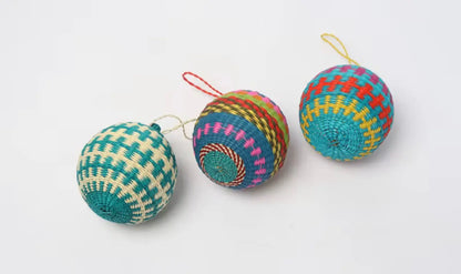 Holiday Raffia Ornament Balls- Medium plus - Best of Colombia