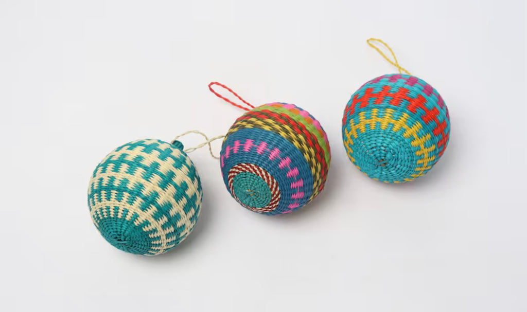 Holiday Raffia Ornament Balls- Medium plus - Best of Colombia