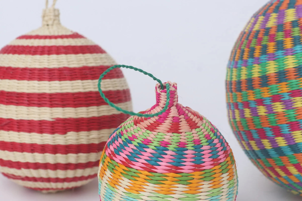 Medium,Large & XL ornament Balls Set Bestofcolombia1