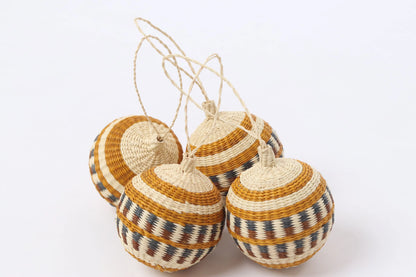 Holiday Raffia Ornament Balls- Medium plus Bestofcolombia1