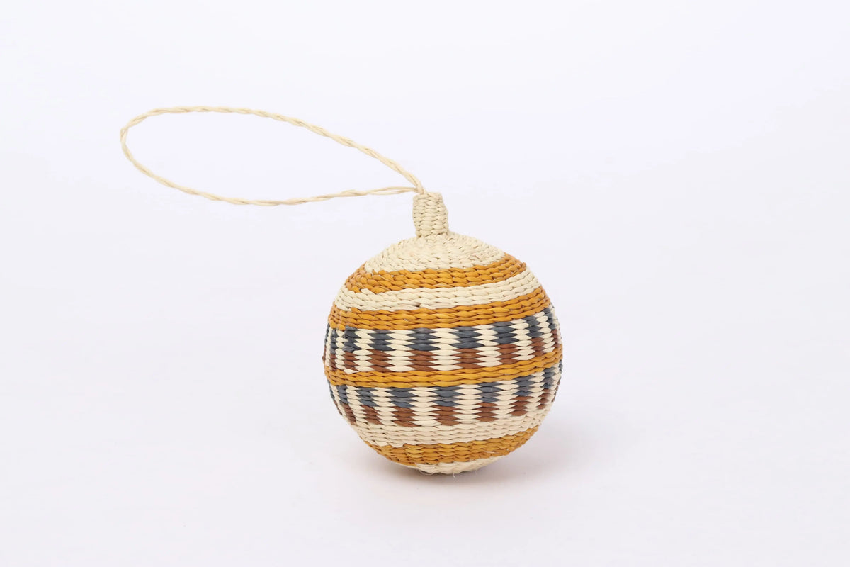 Holiday Raffia Ornament Balls- Medium plus Bestofcolombia1