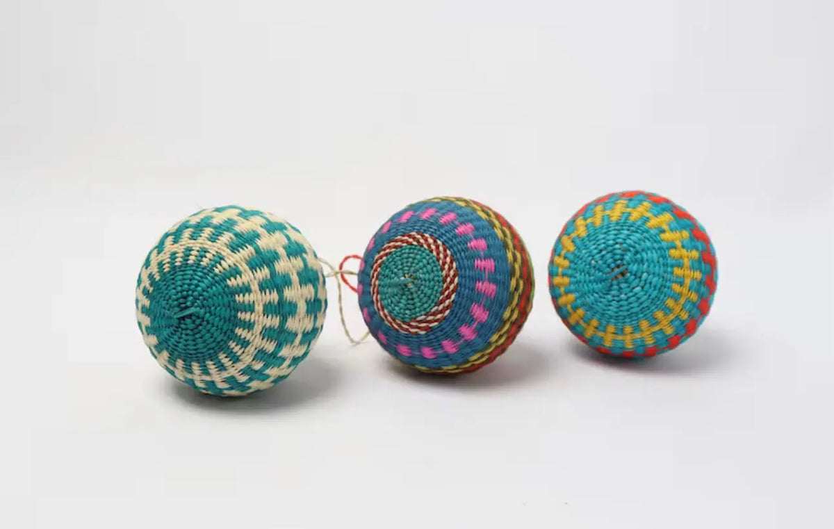 Holiday Raffia Ornament Balls- Medium plus - Best of Colombia