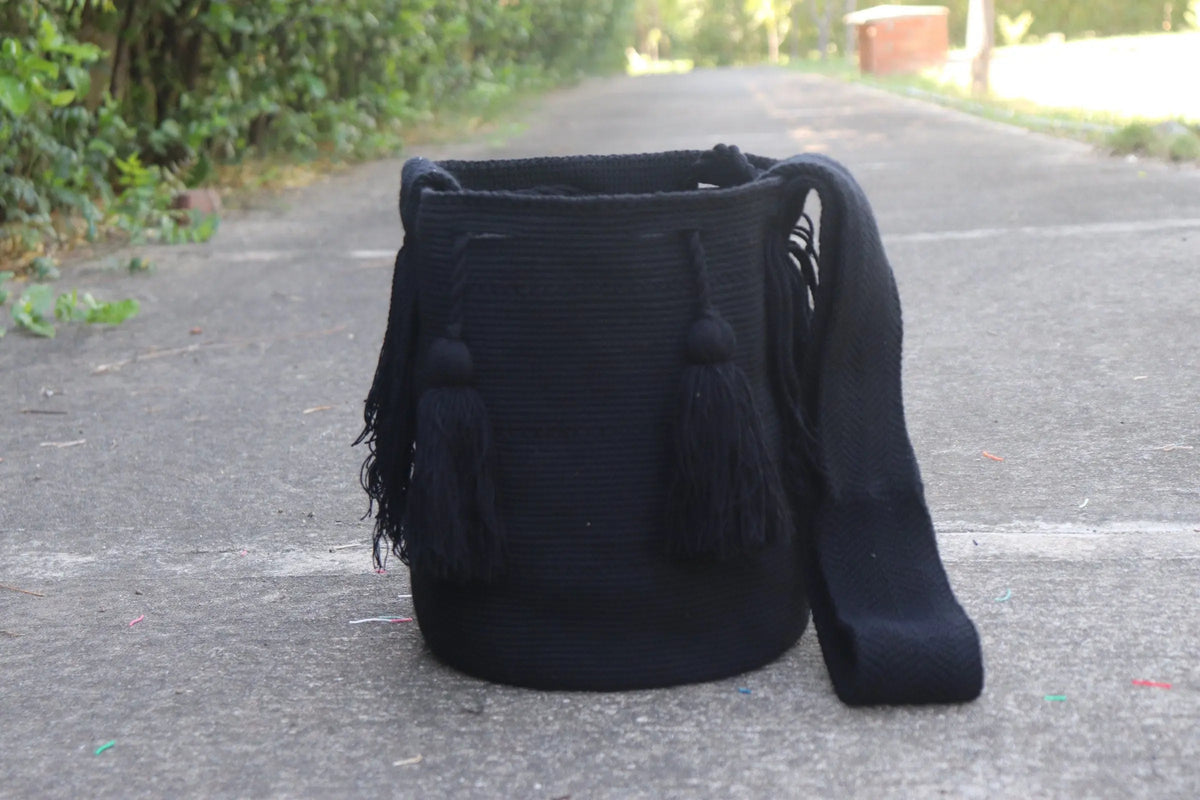 Solid Black Wayuu Bag - Best of Colombia