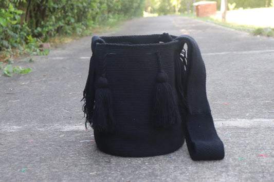 Solid Black Wayuu Bag - Best of Colombia