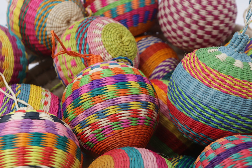Holiday iraca Ornament Balls - Best of Colombia