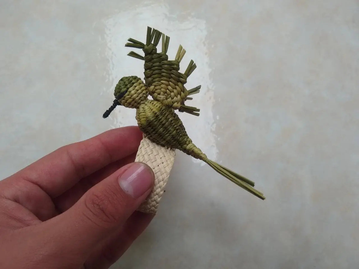 Humming bird Straw Napkin ring - Best of Colombia
