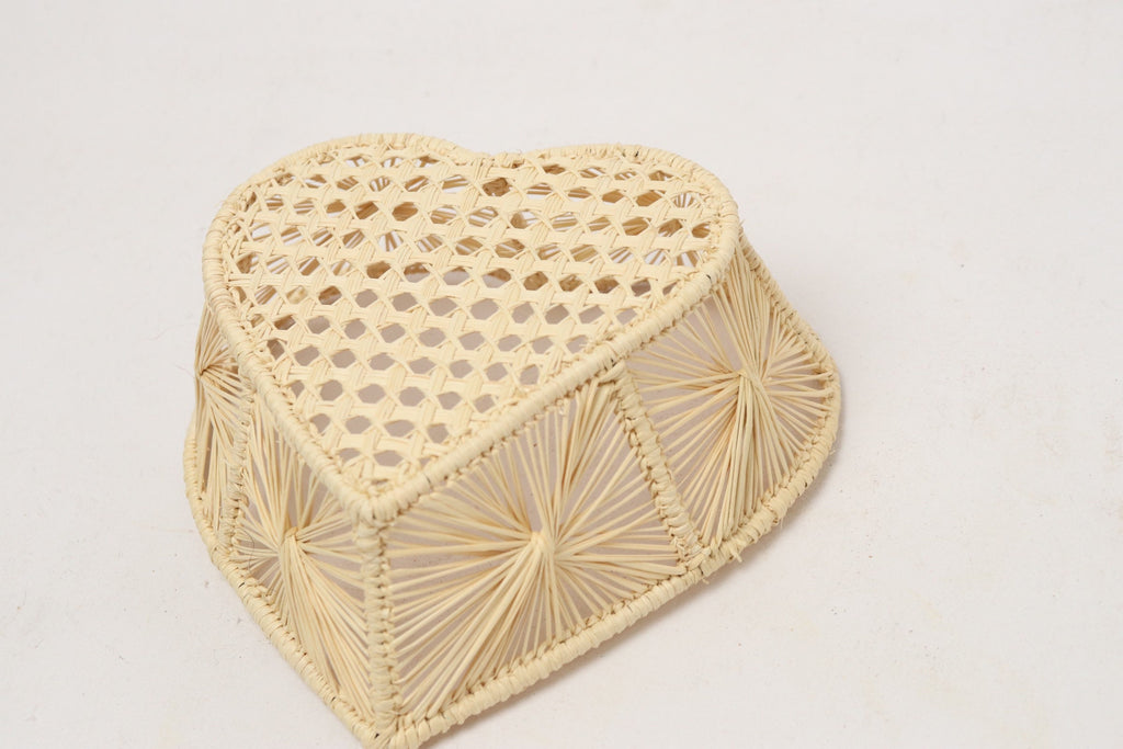 Small Heart Iraca/Straw Bread Basket - Best of Colombia